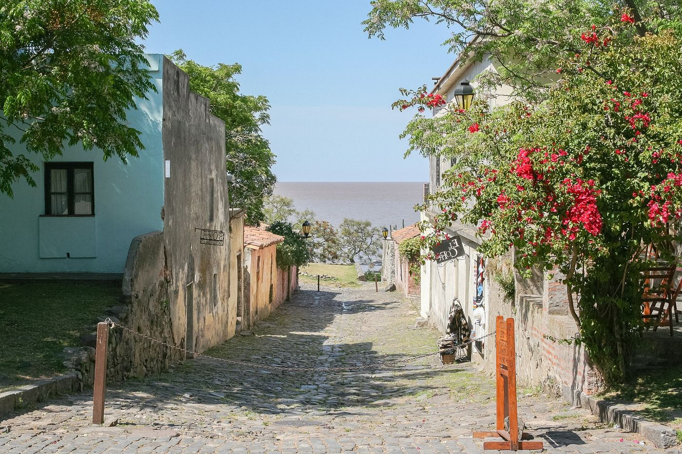 Une rue pavée du quartier historique de Colonia del Sacramento